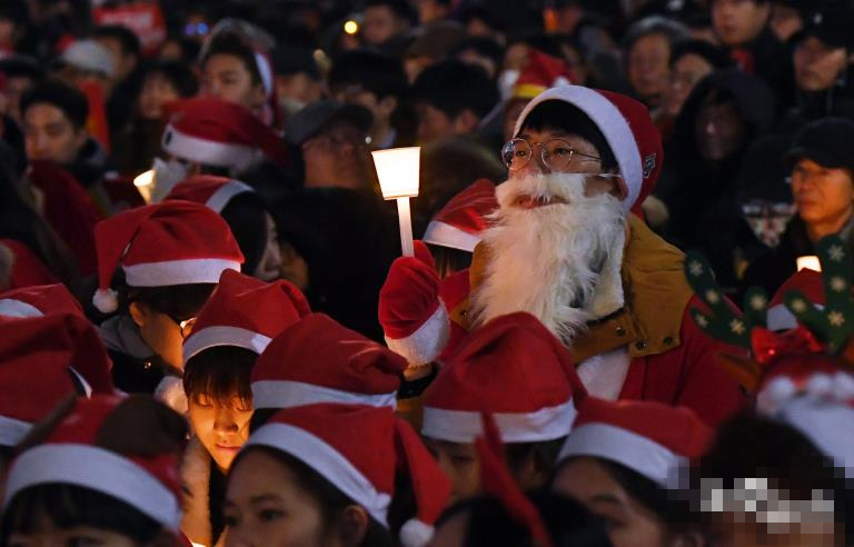 24日，韓國民眾舉行第九次燭光集會，要求總統朴槿惠立即下台。