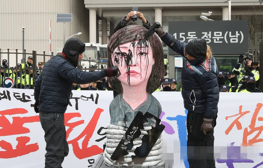 韩国民间艺术团体举行集会 要求逮捕文体部长