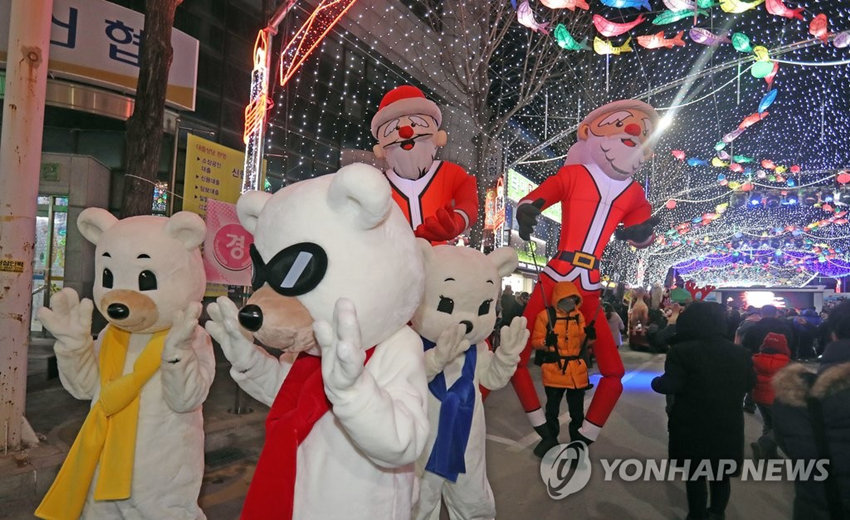 慶典期間游客除了白天可參加冰釣、滑雪，夜間還能觀賞韓流演出，享受各式美食等。