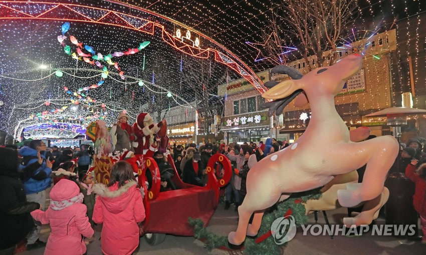 慶典期間游客除了白天可參加冰釣、滑雪，夜間還能觀賞韓流演出，享受各式美食等。