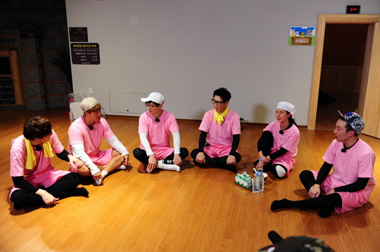《Running Man》最新一期12日播出 跑男團與Red Velvet汗蒸房展開“CP戰”（圖）【2】