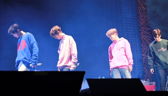 GOT7出道三周年見面會現場照大公開 王嘉爾朴珍榮穿玩偶服萌萌噠【組圖】【21】