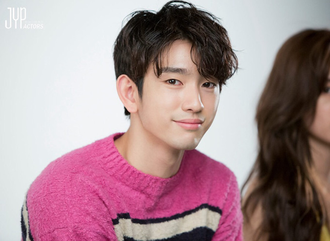 朴珍榮 韓國男團GOT7成員，在《藍色大海的傳說》中古裝扮相給觀眾留下深刻印象。