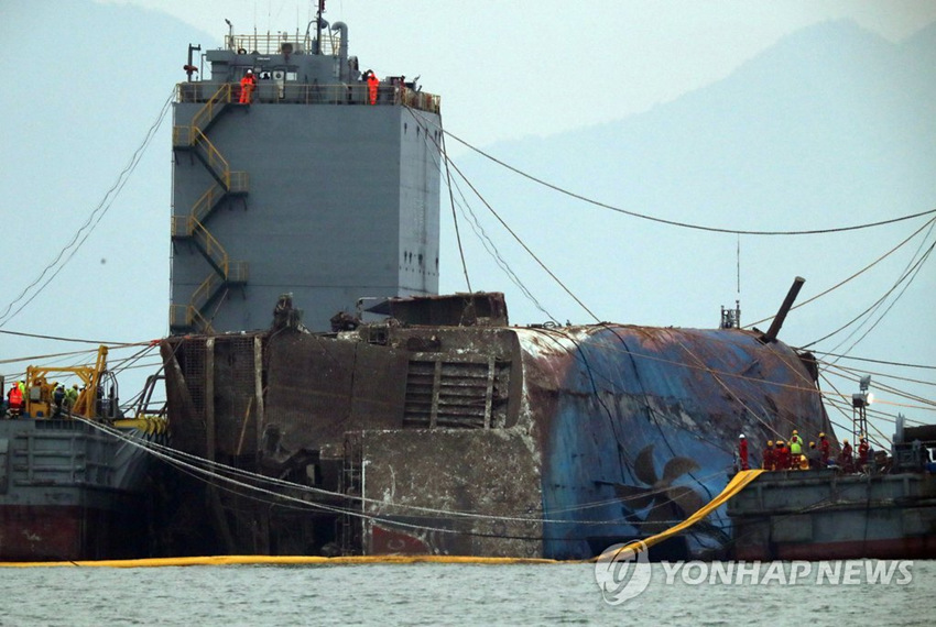 韓國海洋水產部相關負責人表示，船尾燈截斷作業已於24日上午6時45分完成。