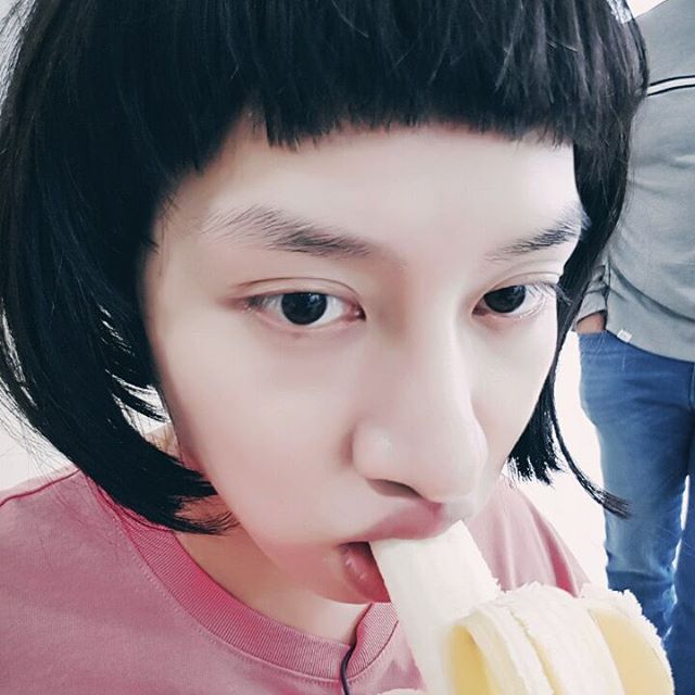 呃......雖然畫風不太對，但是金希澈的素顏是真的是比女生還美啊。