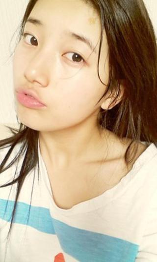 Miss A秀智妹子的素顏真是應了“國民初戀”的稱號，透光的皮膚，稚氣的面龐，男生們的初戀，大都是這樣子吧。