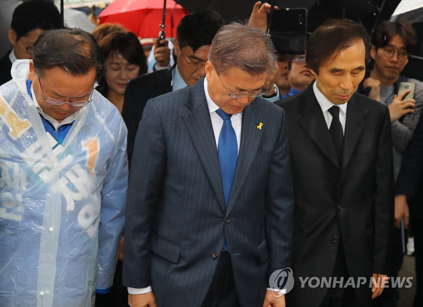 17日上午，韓國大邱，文在寅參拜2.28民主義舉紀念塔。