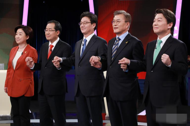 4月19日晚，韓國大選第二場電視辯論在位於首爾汝矣島的KBS電視台舉行。