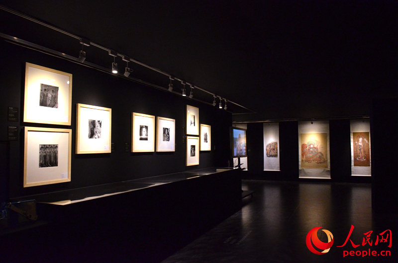 “丝路：文明互鉴的见证――敦煌艺术文献展”首尔开幕。周轩摄