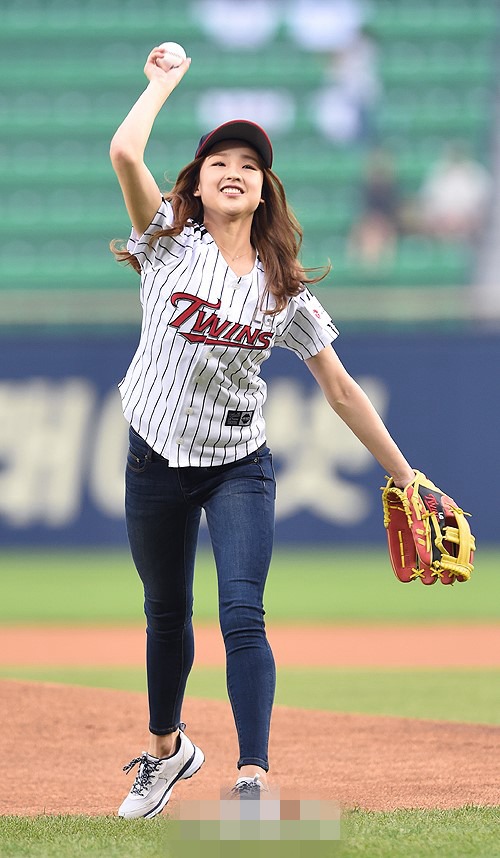 少女时代EXO秀智孙娜恩池晟 细数那些为棒球比赛开球的人气明星【组图】--韩国频道--人民网