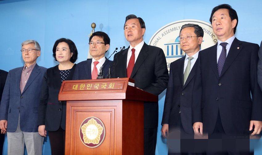 正黨“非劉（劉承旼）系”議員2日宣布退黨重回自由韓國黨，轉而支持自由韓國黨總統候選人洪准杓。