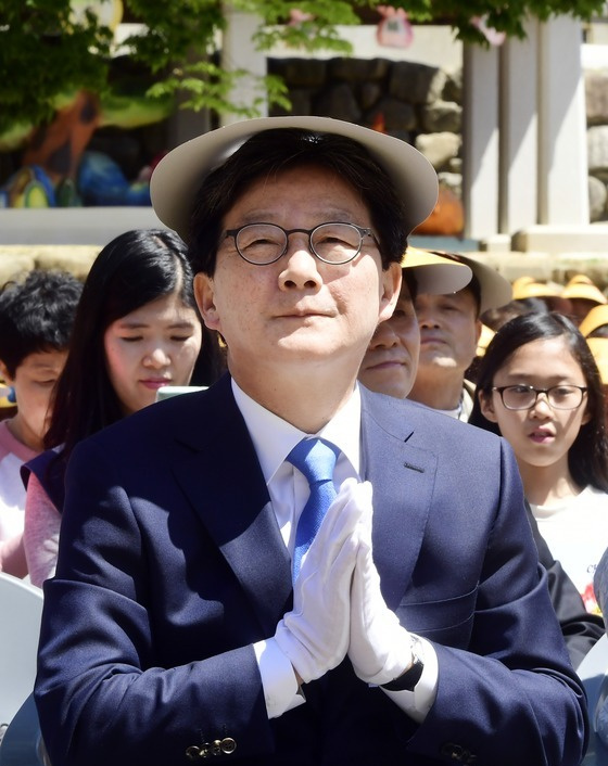 5月3日，正黨總統候選人劉承旼現身大邱桐華寺參加佛誕節慶祝活動。