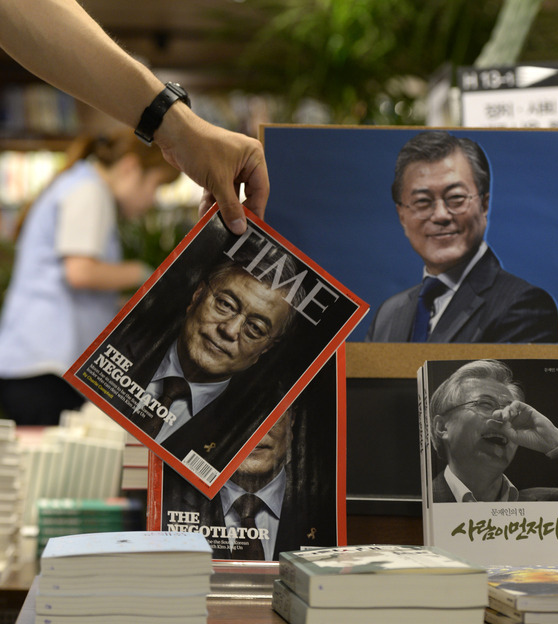 文在寅當選韓國總統登《時代》封面 助雜志登頂熱銷榜【組圖】