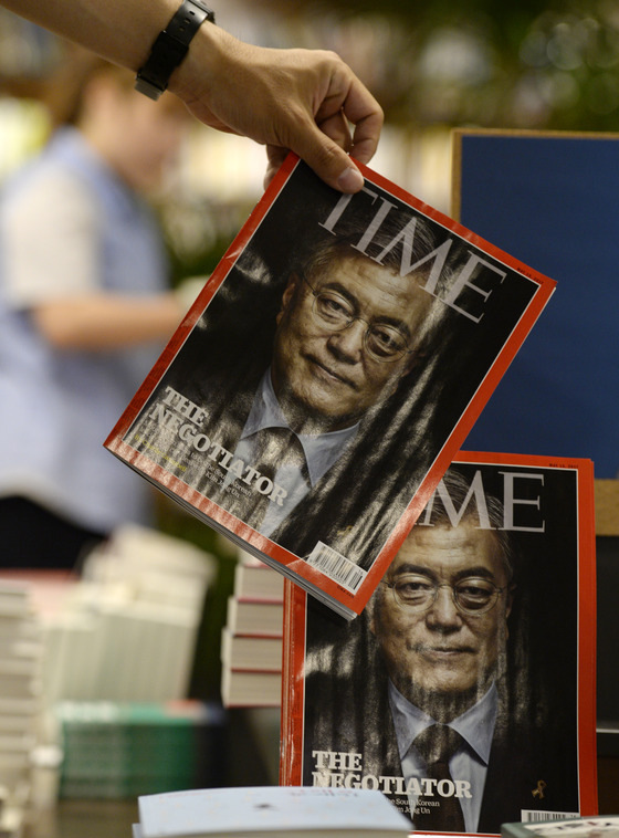 文在寅當選韓國總統登《時代》封面 助雜志登頂熱銷榜【組圖】【2】