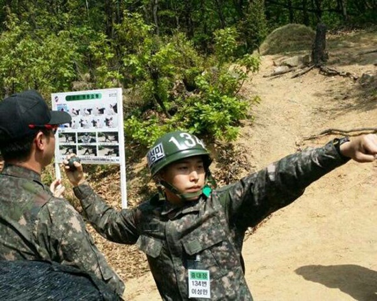 李晟敏軍隊生活照
