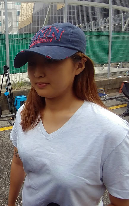 崔順實的女兒鄭維羅9日上午前往首爾南部看守所，探望被關押的母親崔順實。