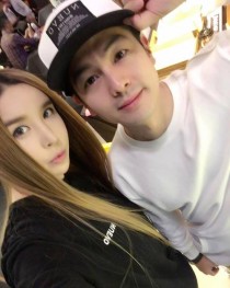 變性女星協議離婚結束10年婚姻 細數河莉秀Micky鄭昔日甜蜜撒糖照【組圖】【8】