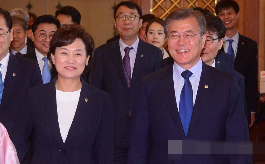 6月21日，韓國總統文在寅任命金賢美為新任國土交通部長官。
