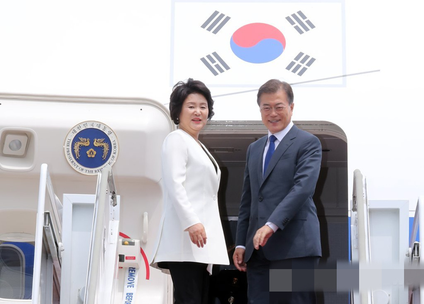 韓國總統文在寅28日下午乘專機從首爾啟程前往美國，展開為期5天的訪美行程，第一夫人金正淑同行。