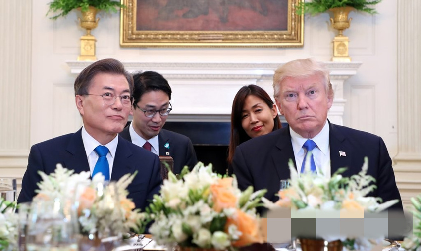6月29日，韓國總統文在寅與美國總統特朗普在白宮舉行會談。