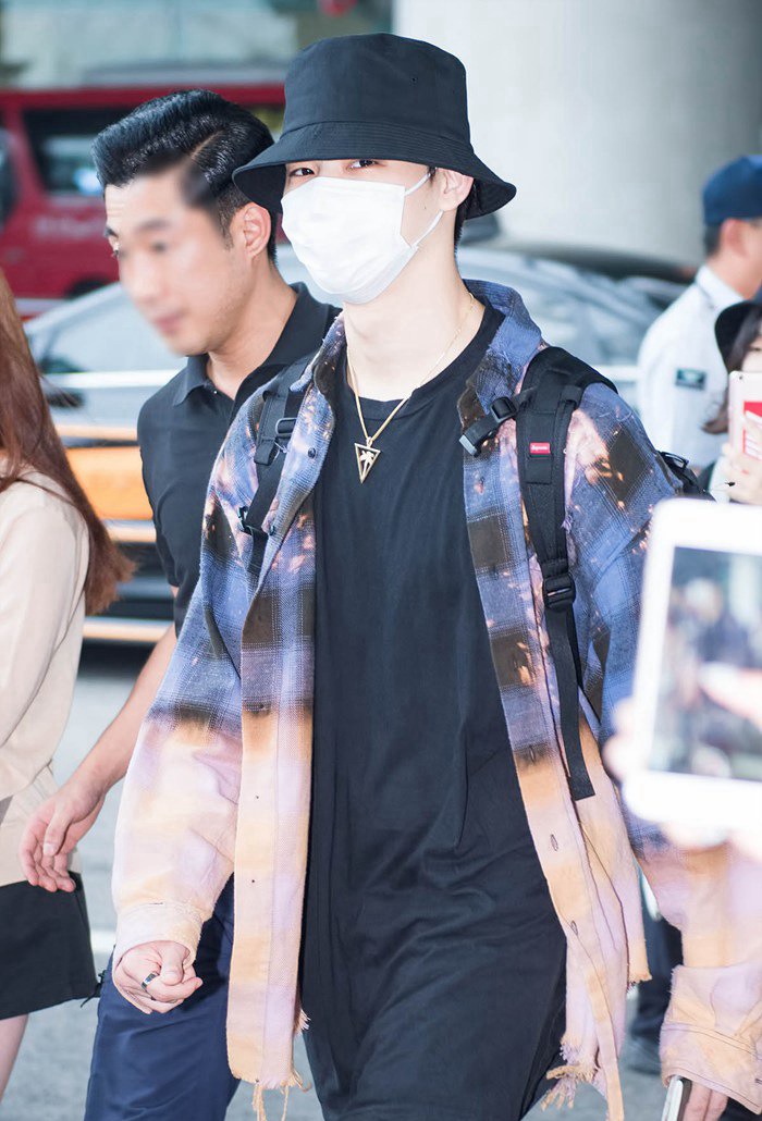 7月2日下午，JB返韓現身機場。
