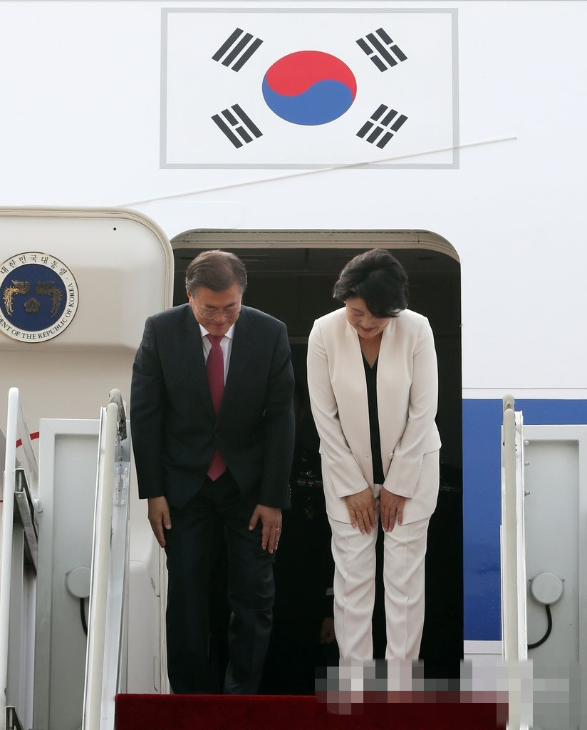 韓國總統文在寅5日上午乘專機從首爾啟程前往德國，第一夫人金正淑同行。
