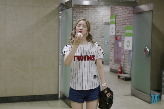 TWICEΪ Ļϰմ󹫿ͼ6