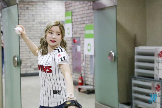 TWICEΪ Ļϰմ󹫿ͼ9