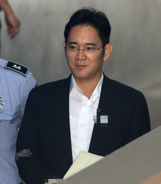 三星“太子”李在镕7月25日上午出席庭審。
