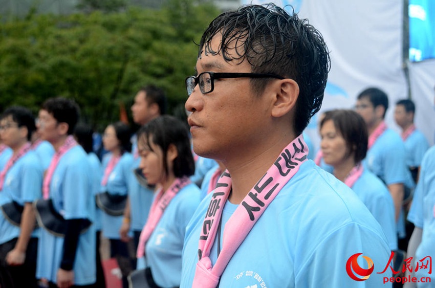 韓國民眾冒雨抗議“薩德”。夏雪攝