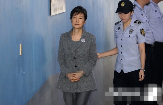 朴槿惠出席第54次庭审面色沉重 涉文艺界黑名