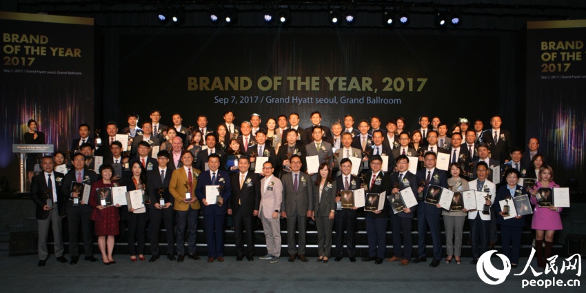 “2017韓國品牌大獎”獲獎企業代表及嘉賓合影留念。周軒攝