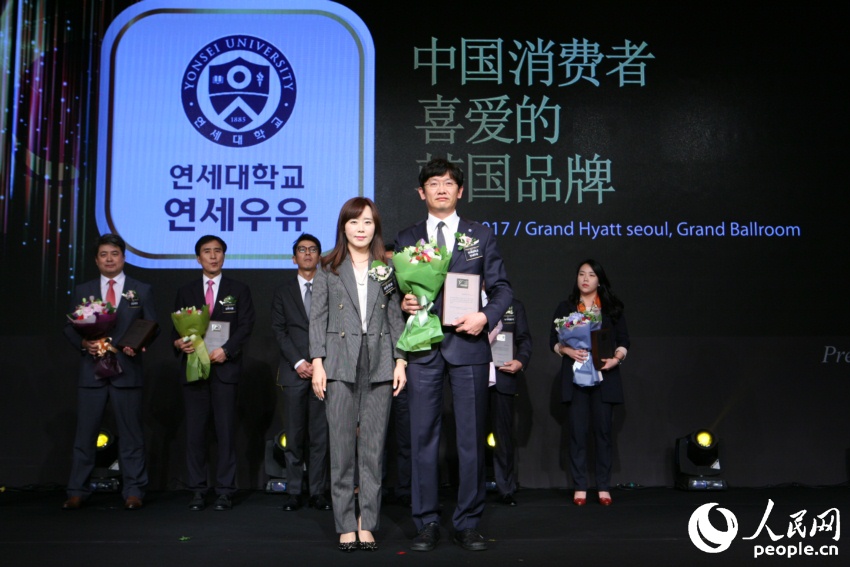 延世牛奶獲“2017中國消費者喜愛的韓國品牌獎”。周軒攝