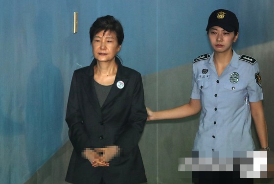 9月11日，韓國前總統朴槿惠被押往首爾中央地方法院出席庭審。