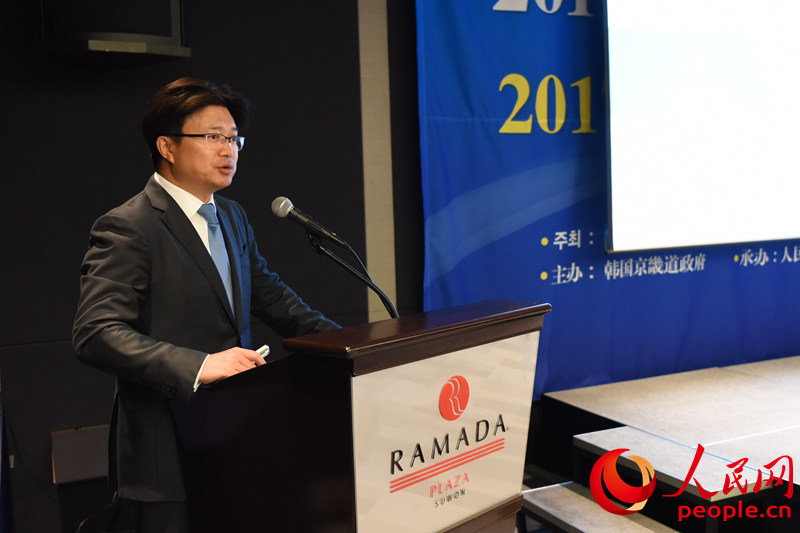 中国银行韩国分行行长黄德发表主旨演讲。裴��基摄