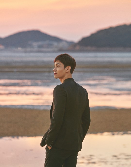 東方神起沈昌珉solo新曲預告片公開 盡顯秋日男神溫柔魅力【組圖】【14】
