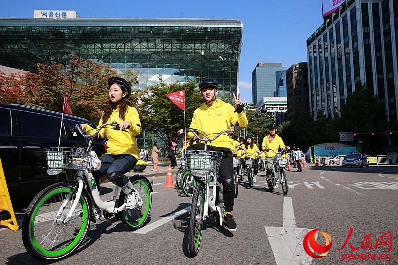 此次“首尔・中国日”活动还特别增加了以绿色环保和低碳生活为理念的自行车骑行宣传活动。