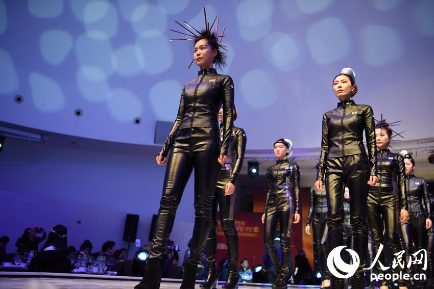 “2017韓國品牌大獎暨韓國模特大獎”頒獎典禮在首爾舉行。裴埈基攝