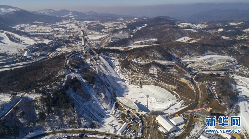 這是舉行北歐兩項、跳台滑雪與單板滑雪比賽的阿爾卑西亞跳台滑雪中心（1月14日拍攝）。 新華社記者呂小煒攝