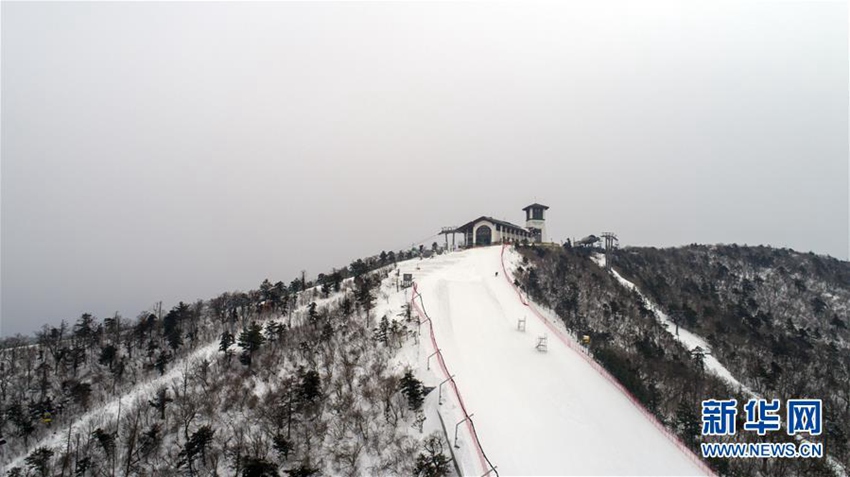 這是舉行高山滑雪比賽的龍坪高山滑雪中心（1月16日拍攝）。 新華社記者呂小煒攝