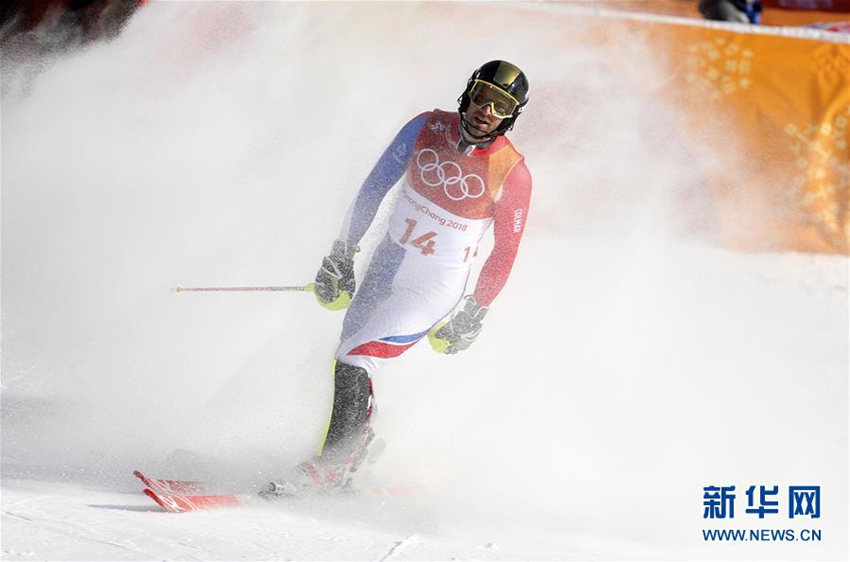 2月13日，法國選手托馬斯·布隆丹在比賽中。新華社記者白雪飛攝
