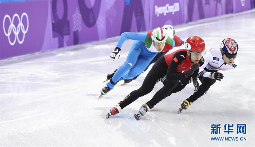 2月13日，中國選手韓天宇（右二）在男子1000米預賽中。韓天宇因犯規無緣下一輪。新華社記者韓岩攝