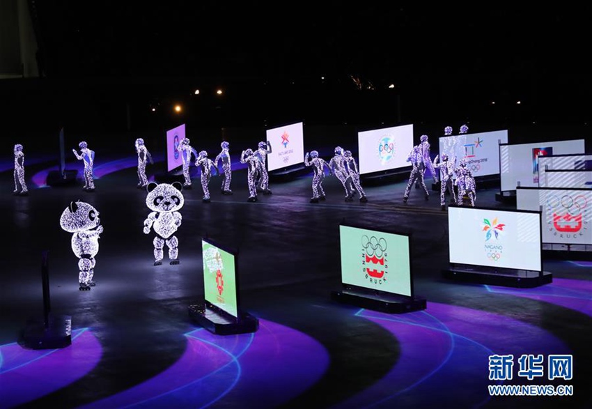 閉幕式上的“北京八分鐘”表演。 新華社記者李鋼攝