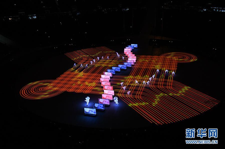 圖為閉幕式上的“北京8分鐘”文藝表演。 新華社記者王昊飛攝