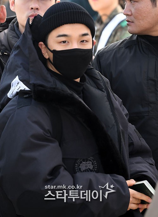 BIGBANG太陽入伍現場直擊 行大禮致謝粉絲【組圖】【6】