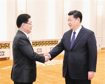 3月12日，國家主席習近平在北京人民大會堂會見韓國總統特使、國家安保室長鄭義溶。新華社記者 龐興雷攝