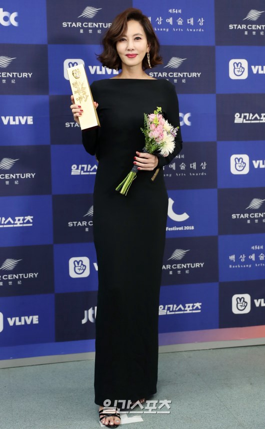 《迷霧》主演金南珠獲電視劇部門最佳女主角獎。