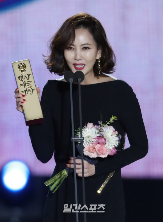 《迷霧》主演金南珠獲電視劇部門最佳女主角獎。