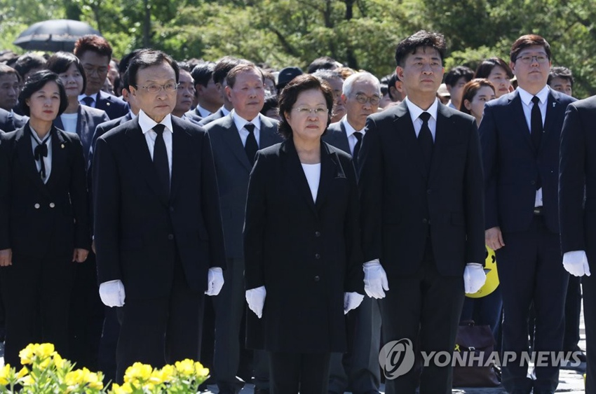 韓國前總統盧武鉉逝世九周年追悼儀式23日在慶尚南道金海市峰下村舉行。（圖片來源：韓聯社）