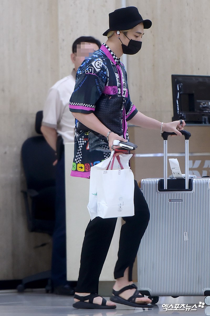 《金秘書為何那樣》“搞笑擔當”現身機場 2PM黃燦盛演繹夏日機場時尚【組圖】【2】